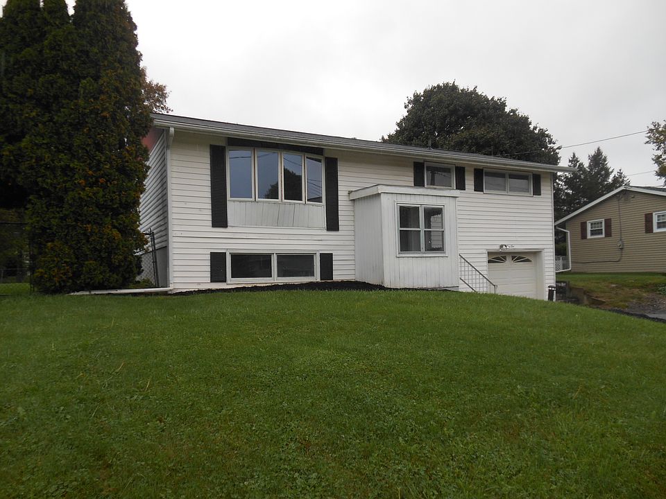 1st image of 110 Willow Wood