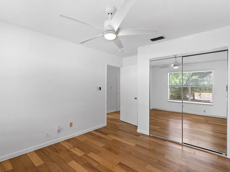 1211 Delano St — Photo 15