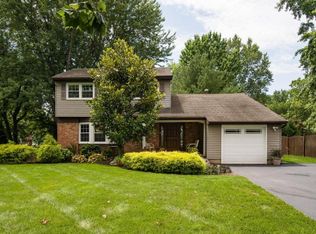 17 Warwick Dr, Manalapan, NJ 07726