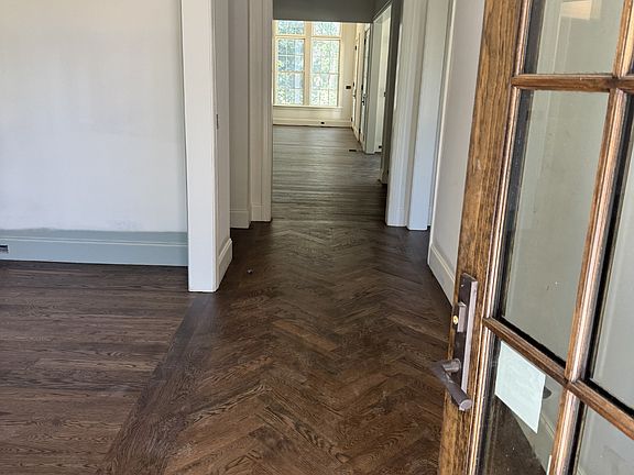 2nd image of 903 Buford Pl
