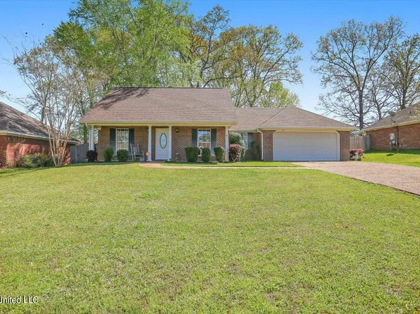 136 Live Oaks Blvd, Pearl, MS 39208