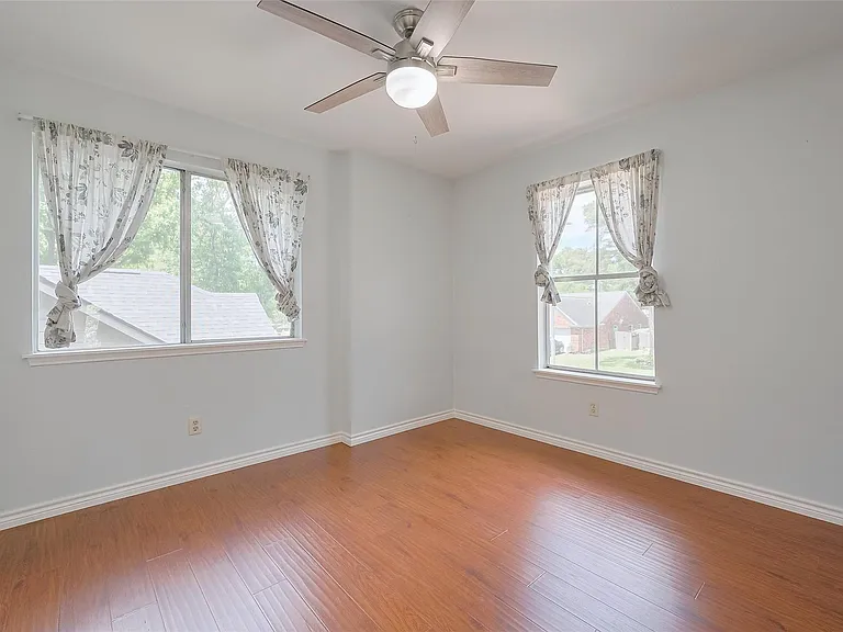 1103 Cheyenne Meadows Dr — Photo 29