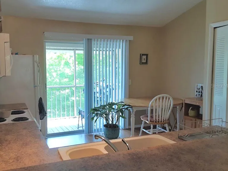 124 Reserve Cir #208 — Photo 8