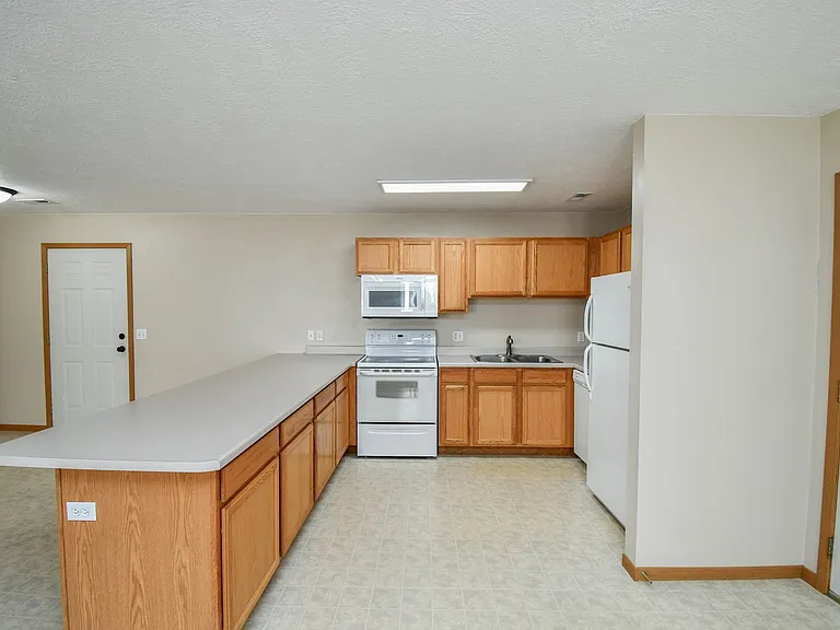 1420 E Redwood Blvd — Photo 9