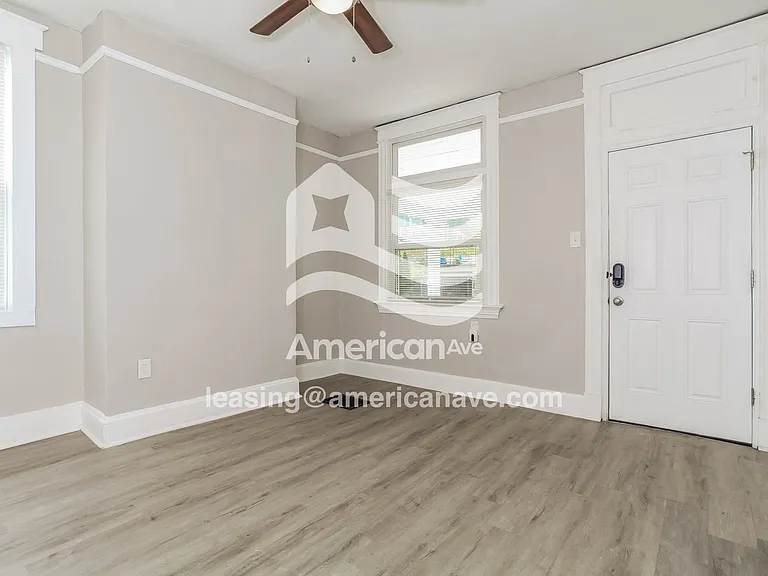 549226_005_wm_-_living_room_13137134.jpg