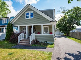 215 N Clinton Ave, Bay Shore, NY 11706