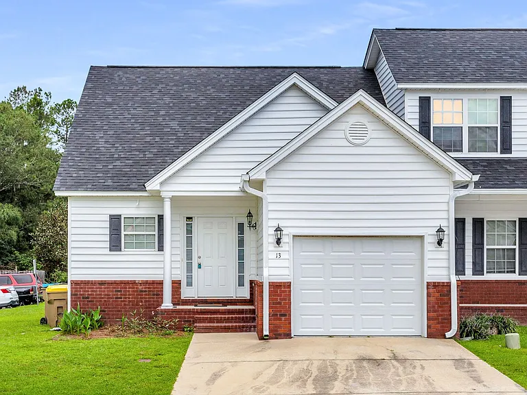 13 Cypress Ln — Photo 1