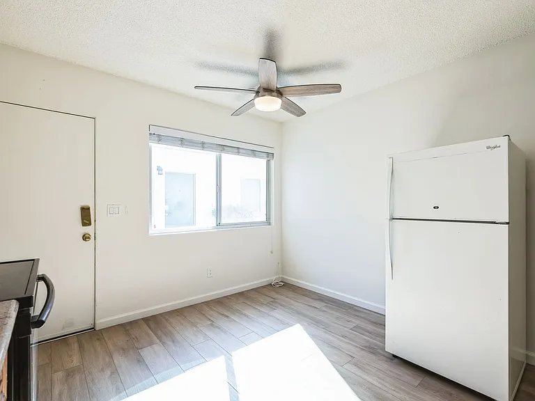 588 E. Mel Avenue - Hermosa Palms — Photo 17