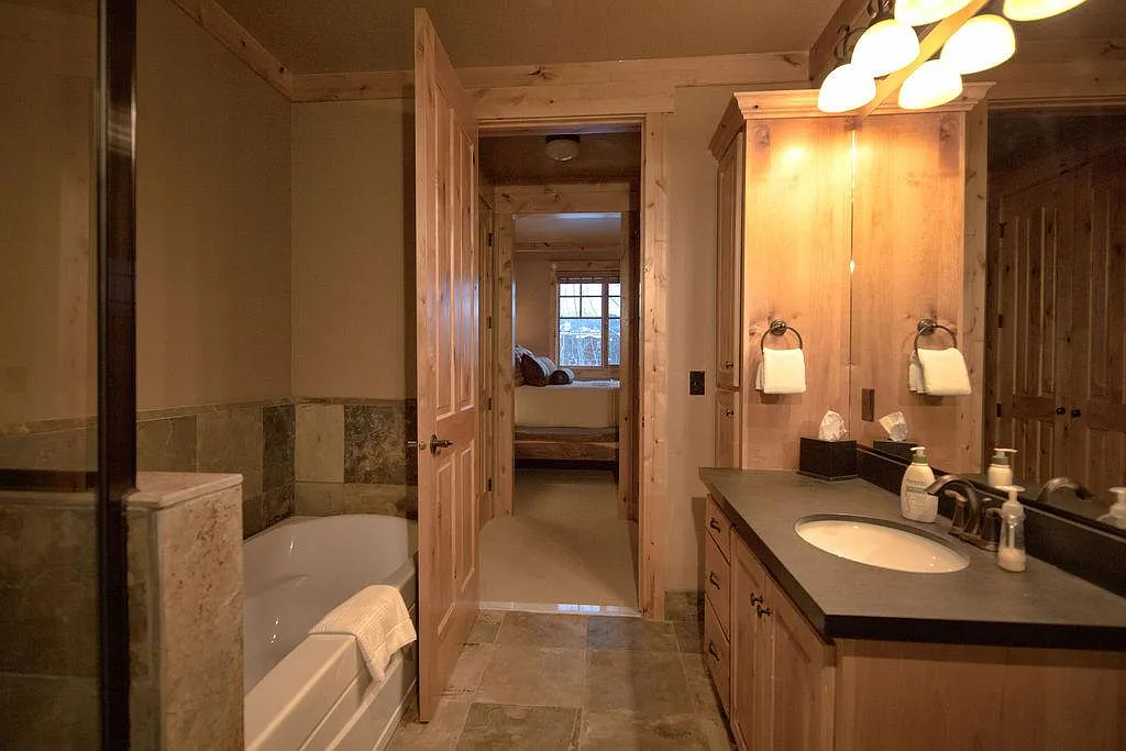 2 bed, 1100 sqft, $2,600 — Photo 4