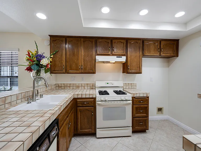 319 Molokai Dr — Photo 13