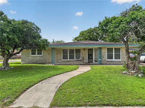 200 Ashburn Ave, Robstown, TX 78380