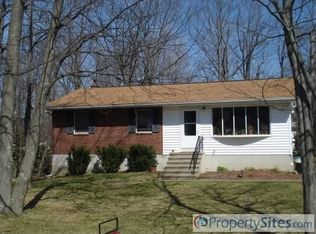 14 Cedar Rd, Mount Pocono, PA 18344