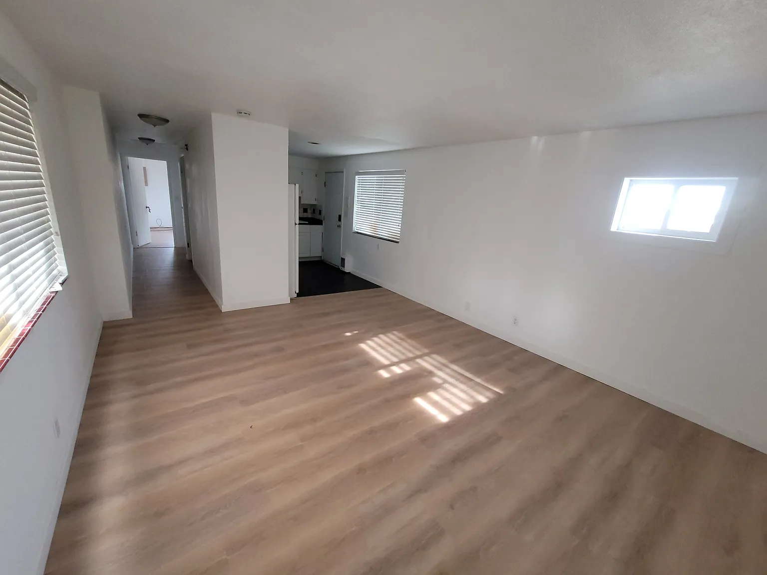 536 - 219/221 N Underwood Street - 221 — Photo 4
