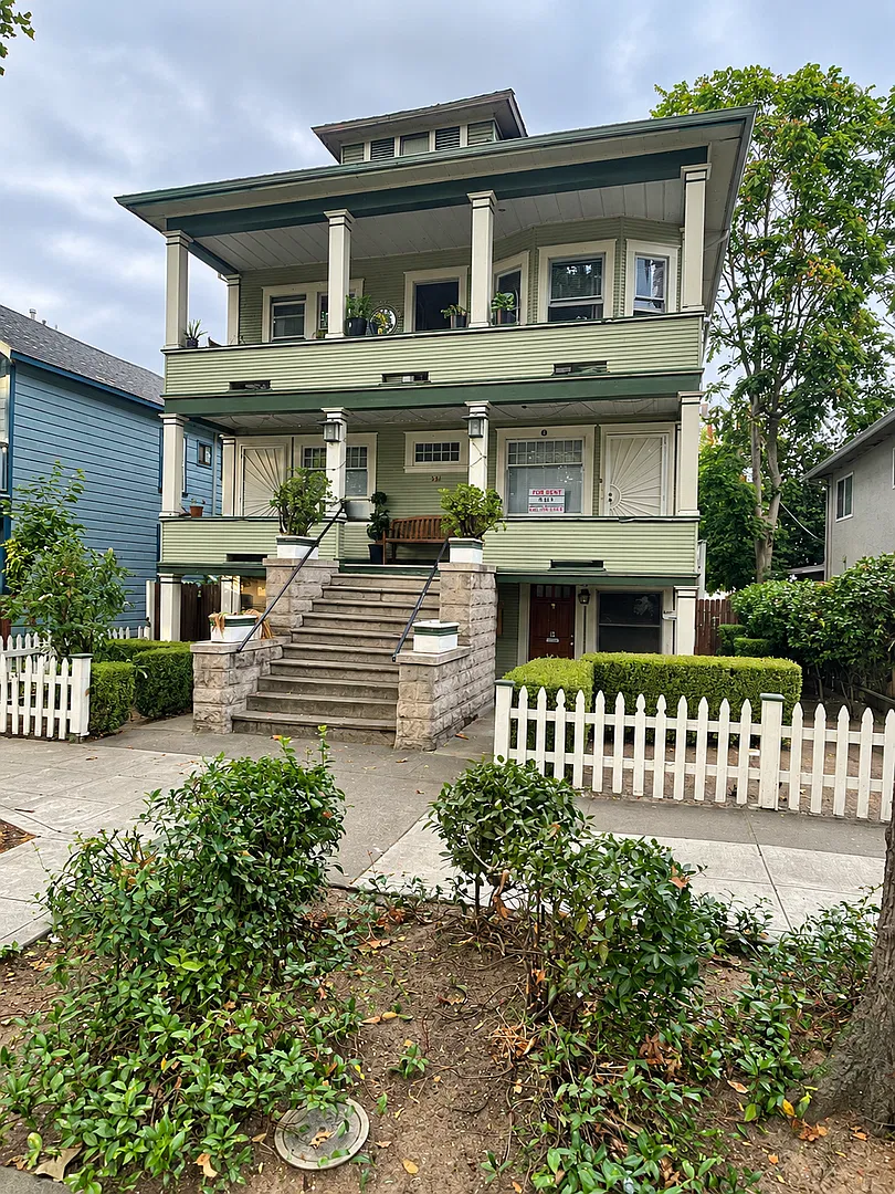 521 T St #B - Sacramento 95811 — Photo 2