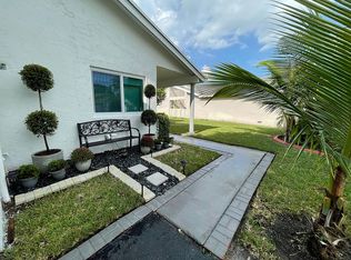 8973 NW 9th Pl, Plantation, FL 33324