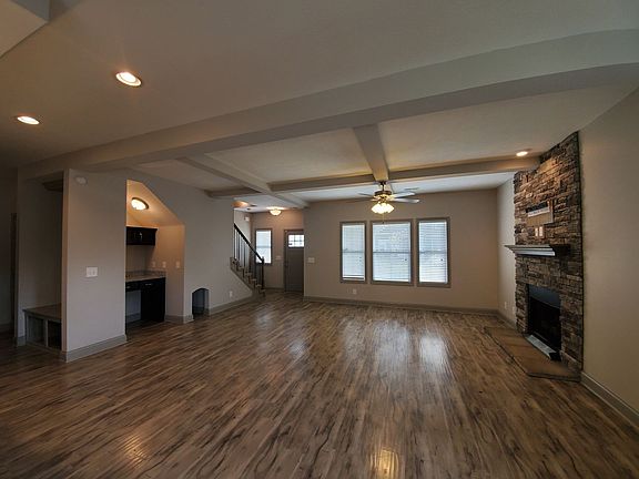 4th image of 916 Talon Hills Dr