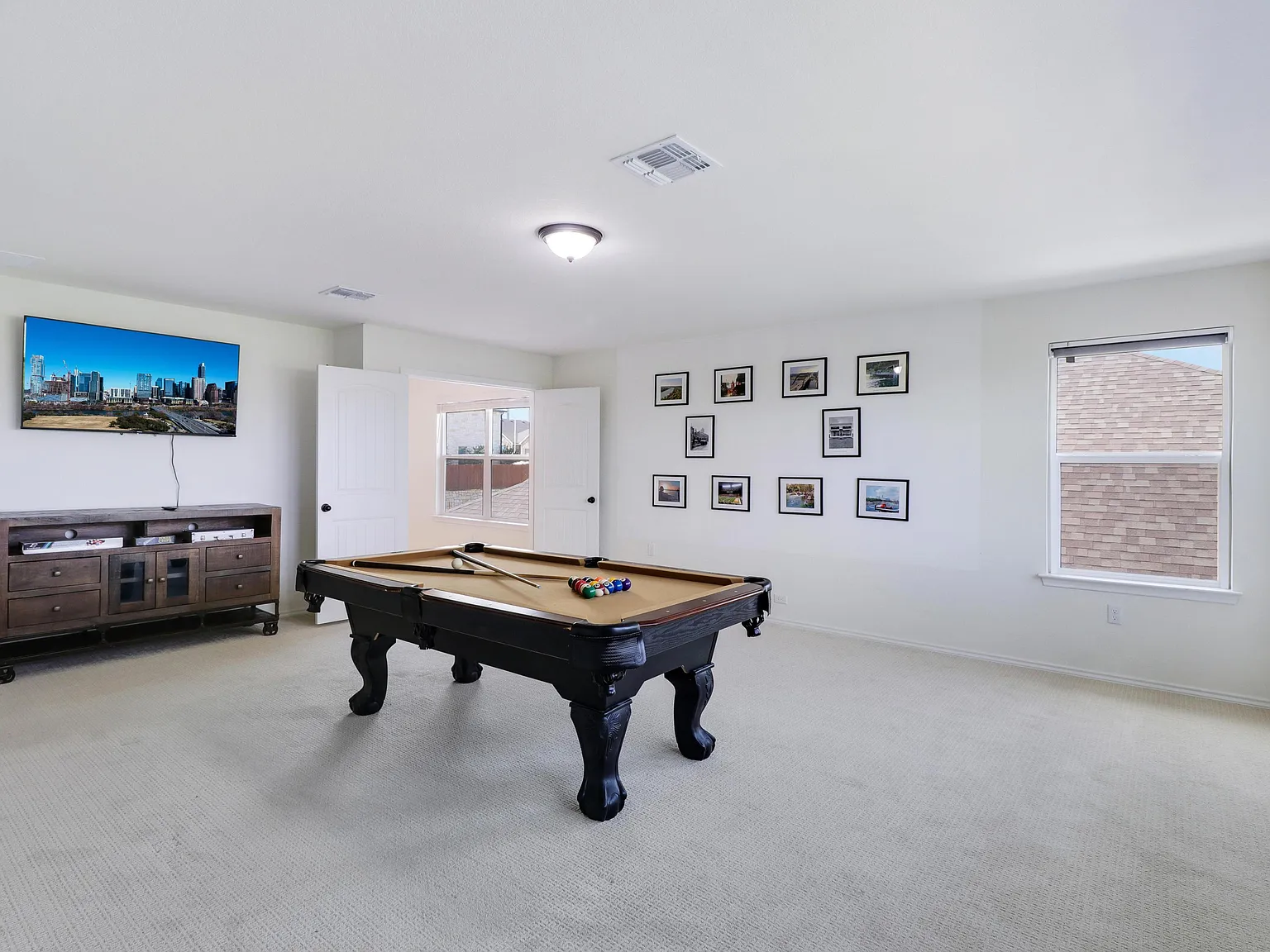 5 bed, 2.5 bath, 3206 sqft, $4,250 — Photo 4