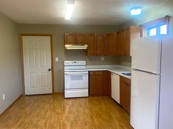 4th image of 2886 River Rd