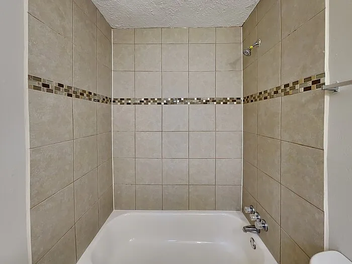 809 Lochmoor Ln — Photo 11