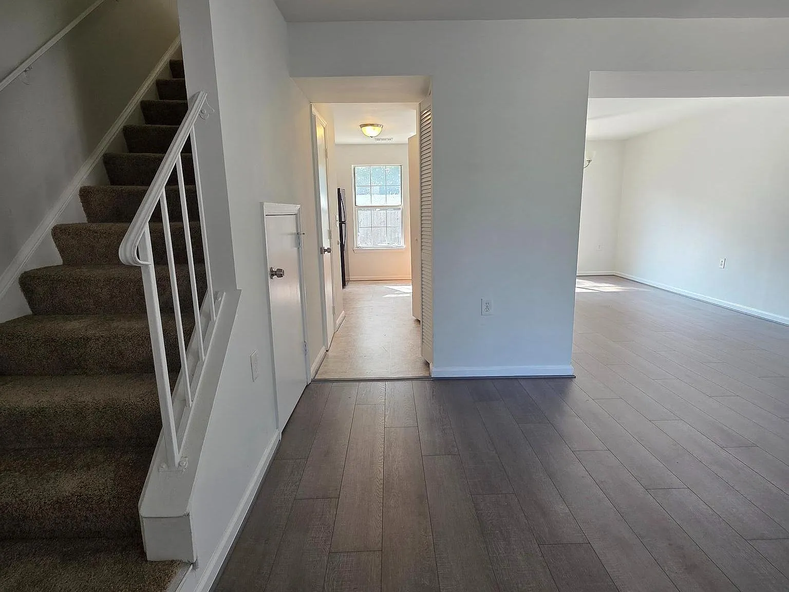 3 bed, 1.5 bath, 1160 sqft, $2,100 — Photo 4