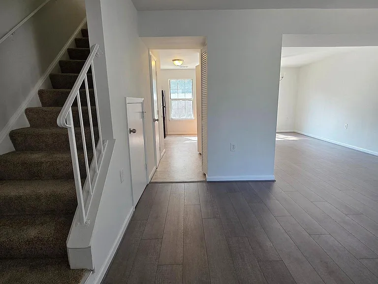 404 Trefoil Pl — Photo 3