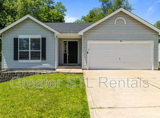 9 Valley Rd, Saint Charles, MO 63303