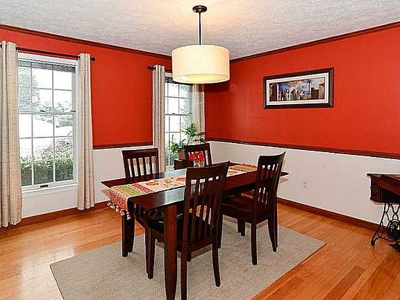 5th image of 113 Heathercroft Dr