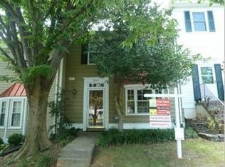 9927 Blake Ln, Oakton, VA 22124