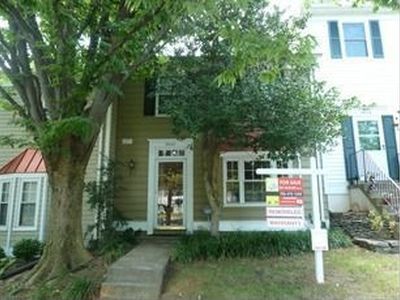 9927 Blake Ln, Oakton, VA, 22124
