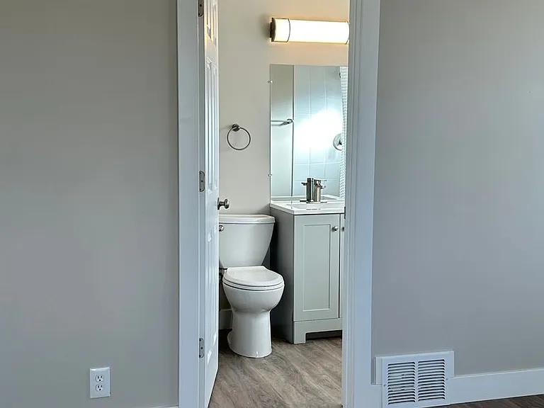 2925 Madison Ave — Photo 46