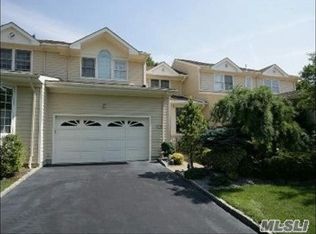 302 Baltustrol Cir, Roslyn, NY 11576