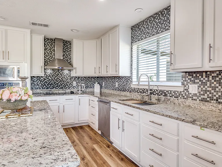 1010 Oakbrook Dr — Photo 14