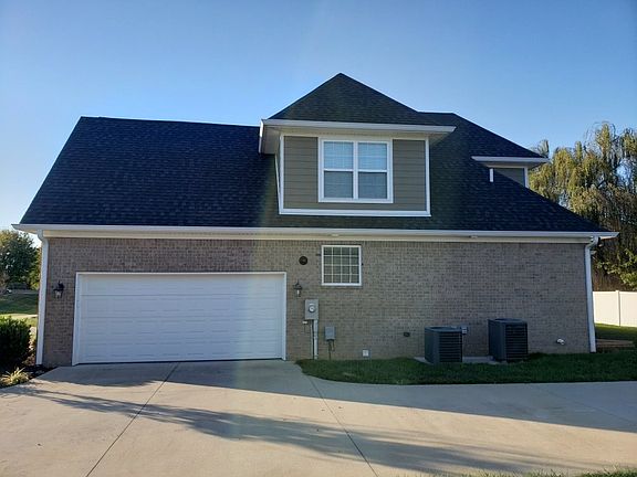 2nd image of 910 Chapman Ct