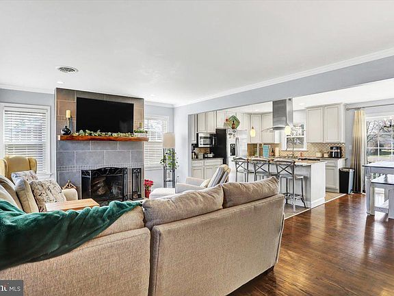 5th image of 9718 Chapelwood Ln