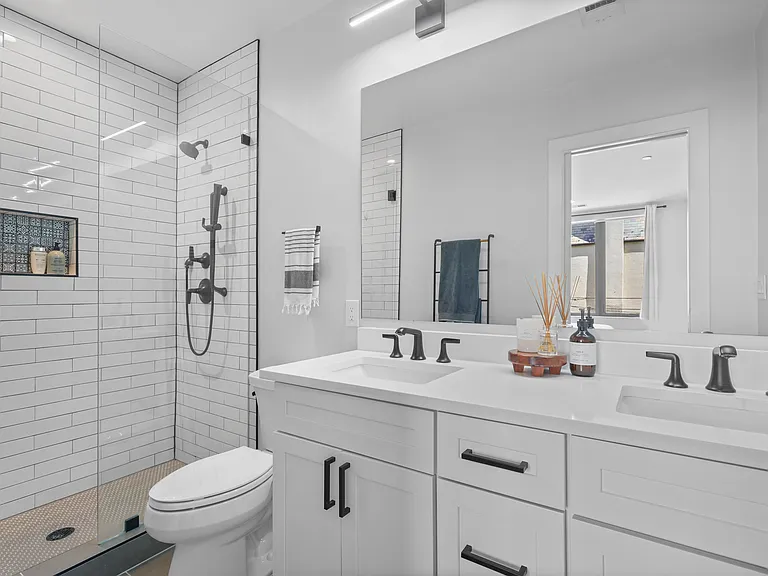 2612 University Pl NW #6 — Photo 27
