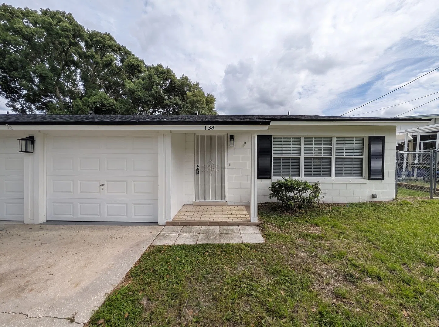 Available Now: Updated 2 Bedroom, 1 Bath Duplex Unit In Altamonte Springs — Photo 1