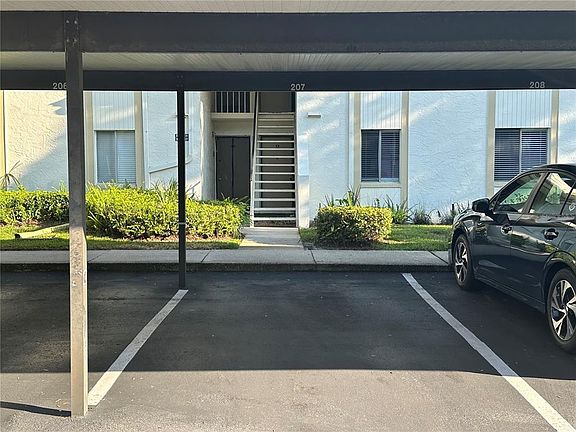 2nd image of 207 Palmetto Ct #207