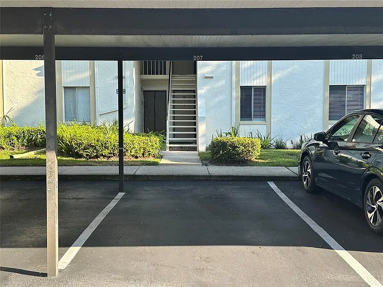 207 Palmetto Ct — Photo 3