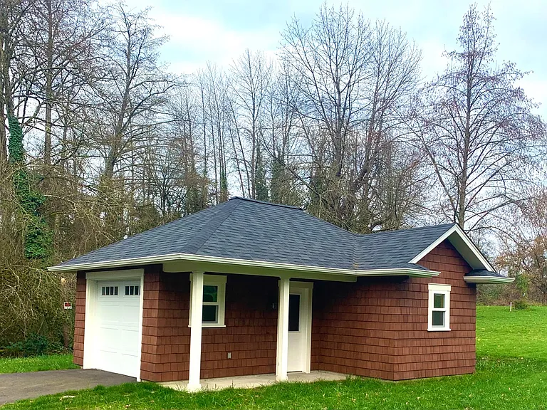 1413 Central St SE — Photo 3