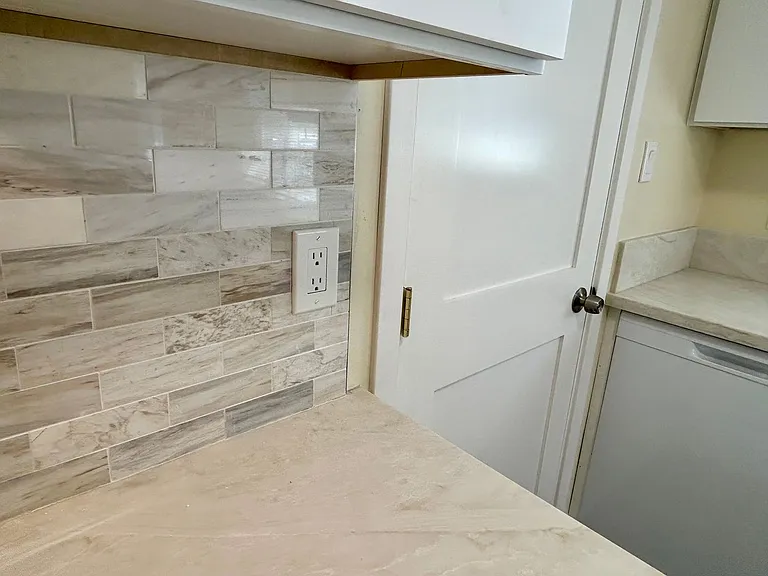1254 Lillian Ave — Photo 7