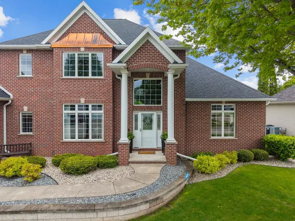 4916 N Silentwind Way, Appleton, WI 54913
