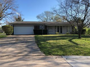 3490 Stonehaven Dr, Florissant, MO 63033