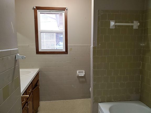 4th image of 6517 W Kingshwy
