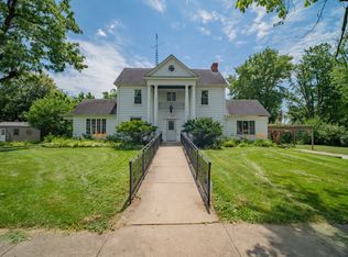 207 E 5th St, Gridley, IL 61744