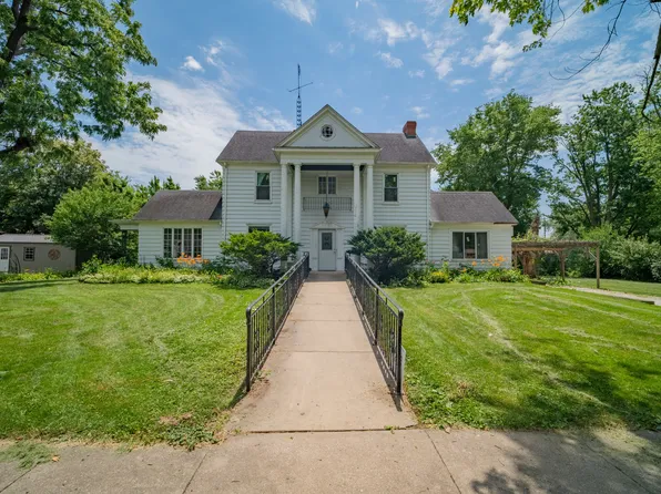 207 E 5th St, Gridley, IL 61744