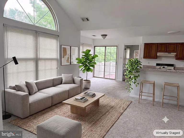 210 Foxmeadow Dr #210 — Photo 2