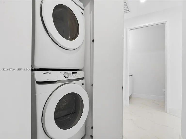 700 NE 24th St #503 — Photo 34