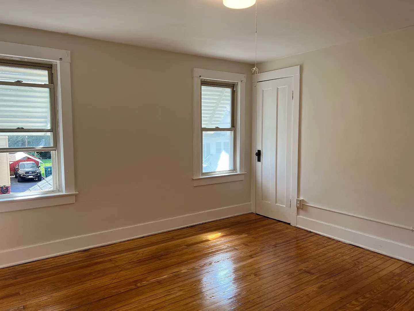The Cutest 3 Bedrooms Single Home !! 1st Floor Bedroom — Photo 4