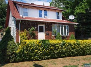 11 Van Houten St, Bergenfield, NJ 07621