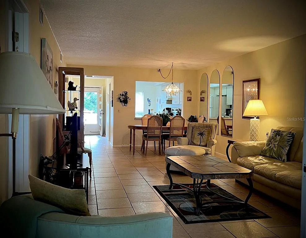 2 bed, 2.0 bath, 1182 sqft, $3,800 — Photo 2